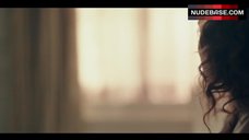 67. Madeline Brewer Breastfeeding – The Handmaid'S Tale