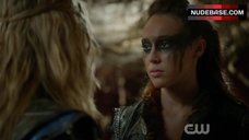1. Alycia Debnam Carey Lesbian Kiss – The 100