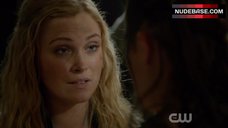 100. Alycia Debnam Carey Lesbian Kiss – The 100