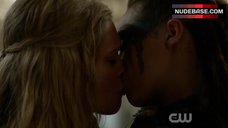 67. Alycia Debnam Carey Lesbian Kiss – The 100