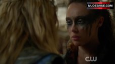 89. Alycia Debnam Carey Lesbian Kiss – The 100