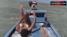 34. Dandara De Morais Bikini Scene – Ventos De Agosto