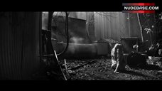 100. Iida Kuninga Bare Her Butt – Concrete Night