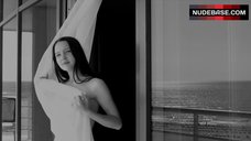 100. Yuliya Hlynina Topless – Weekend