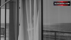 78. Yuliya Hlynina Topless – Weekend