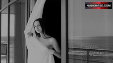 89. Yuliya Hlynina Topless – Weekend