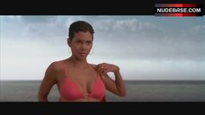 Sexy Halle Berry in Bikini – Die Another Day