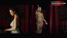 89. Karolina Szymczak Tits Flash – Hercules