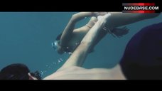23. Paloma Bloyd Swimming in Undewater – Perdona Si Te Llamo Amor