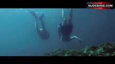 67. Paloma Bloyd Swimming in Undewater – Perdona Si Te Llamo Amor