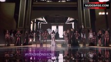 12. Karlie Kloss Shows Sexy Underwear – The Victoria'S Secret Fashion Show 2014