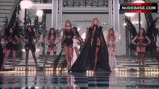 45. Karlie Kloss Shows Sexy Underwear – The Victoria'S Secret Fashion Show 2014