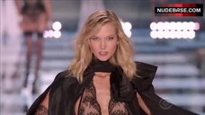 89. Karlie Kloss Shows Sexy Underwear – The Victoria'S Secret Fashion Show 2014