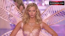 Karlie Kloss Lingerie Scene – The Victoria'S Secret Fashion Show 2014