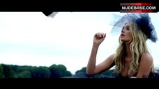 1. Elsa Hosk Hot Scene – The Victoria'S Secret Fashion Show 2016