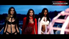 45. Elsa Hosk Hot Scene – The Victoria'S Secret Fashion Show 2016