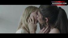34. Ingrid Garcia Jonsson Lesbian Kissing – Acantilado