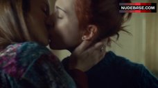 34. Katherine Barrell in Lesbi Scene – Wynonna Earp