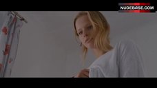 89. Aleksandra Bortich Shows Bush – Kak Menya Zovut