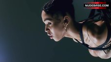 23. Fka Twigs Hot Scene – Fka Twigs - Pendulum