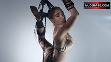 56. Fka Twigs Hot Scene – Fka Twigs - Pendulum