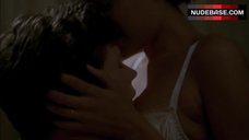 Britne Oldford Sex Scene – American Horror Story