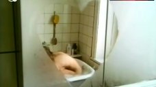 23. Nicolette Krebitz Naked in Hot Tub – Schicksalsspiel