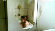 34. Nicolette Krebitz Naked in Hot Tub – Schicksalsspiel
