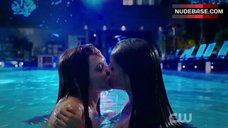 Yara Martinez Lesbian Kiss – Jane The Virgin