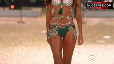 34. Jasmine Tookes Hot Scene – The Victoria'S Secret Fashion Show 2016