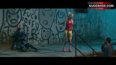 3. Yo-Landi Visser Sexy Scene – Chappie