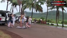 2. Gigi Hadid Bikini Scene – Sports Illustrated: Behind The Tanlines - Kauai