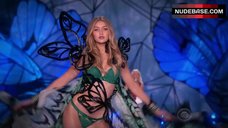 8. Gigi Hadid in Sexy Underwear – The Victoria'S Secret Fashion Show 2015