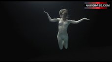 Gemita Samarra Nude in Underwater – Pressure