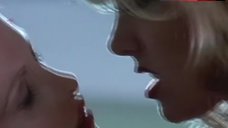 10. Roxanne Michaels Lesbian Scene – Titanic 2000