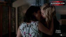 9. Niki Koss Lesbian Kiss – Famous In Love