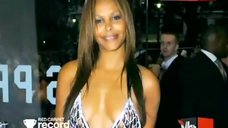 10. Hot Samantha Mumba in Spider Web Dress – Vh1'S 100 Greatest Red Carpet Moments