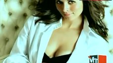 7. Jamie-Lynn Sigler Hot Scene – Maxim Hot 100 '06