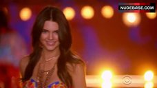6. Kendall Jenner in Red Corset – The Victoria'S Secret Fashion Show 2015