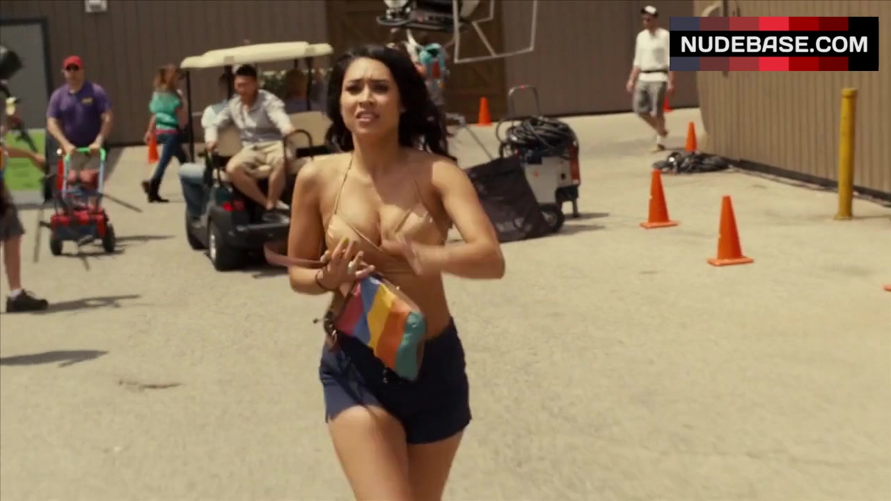 Cassie Steele Bouncing Breasts – The L.A. Complex (1:11) | NudeBase.com