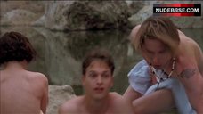 10. Lara Flynn Boyle Shows Butt – Threesome