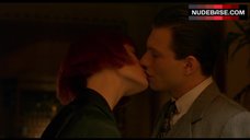 Lara Flynn Boyle Kissing – Mobsters