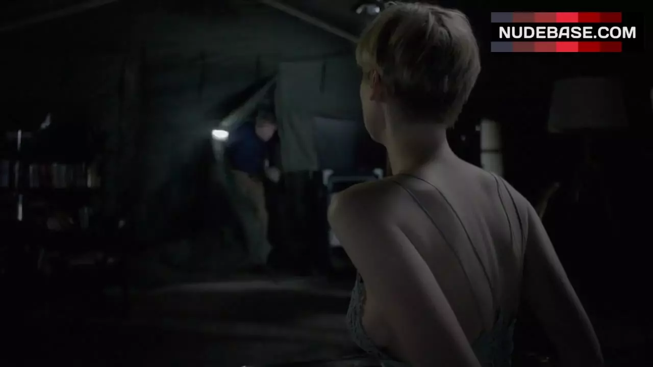 Elizabeth Debicki Side Boob – The Night Manager (1:01) | NudeBase.com