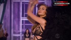 10. Taylor Hill Sexy Scene – The Victoria'S Secret Fashion Show 2016