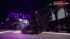 5. Taylor Hill Sexy Scene – The Victoria'S Secret Fashion Show 2016