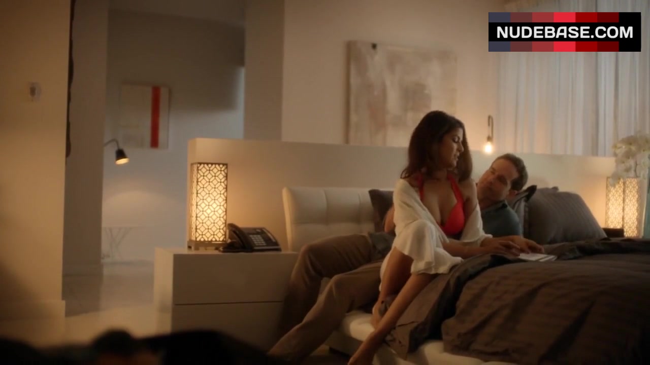 Nimrat Kaur Sexy Scene – Wayward Pines (0:12) | NudeBase.com