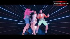 9. Gauhar Khan Hot Dance – Kya Kool Hain Hum 3