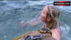 8. Lindsey Vonn in Bikini Underwater – Running Wild With Bear Grylls
