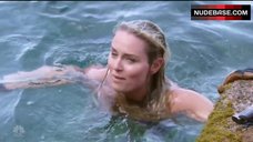 9. Lindsey Vonn in Bikini Underwater – Running Wild With Bear Grylls