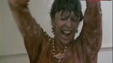 Carol Burnett in Wet Dress – Magnum, P.I.